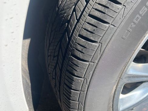 Used 2020 Buick Enclave Essence w/ Sound and Sites Package image 8