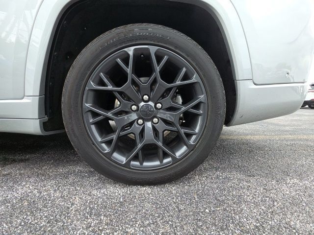 Used 2025 Jeep Grand Cherokee L Summit AWD/4WD image 4