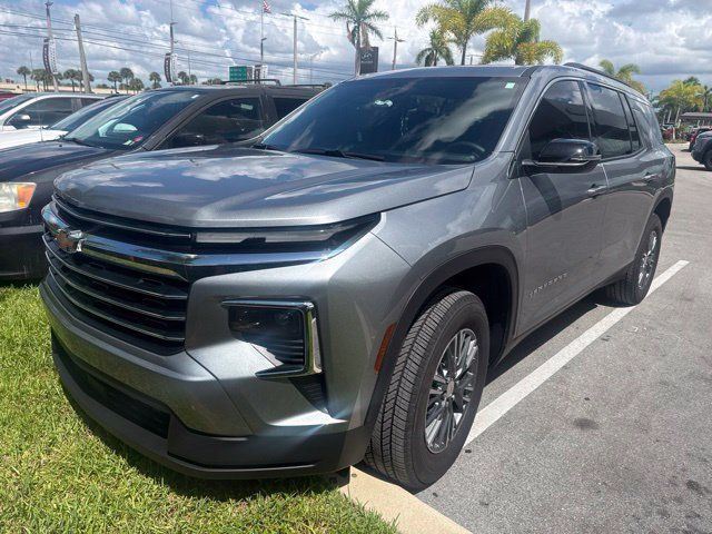 Used 2026 Chevrolet Traverse LT FWD image 1