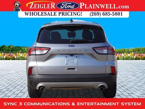 Used 2022 Ford Escape SE w/ Cold Weather Package image 4