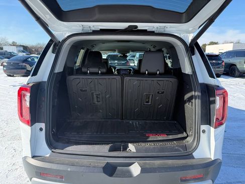 Used 2023 GMC Acadia SLT w/ Technology Package image 13