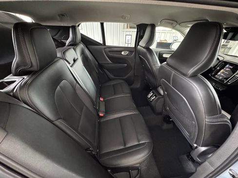 Used 2021 Volvo XC40 T5 Momentum image 15
