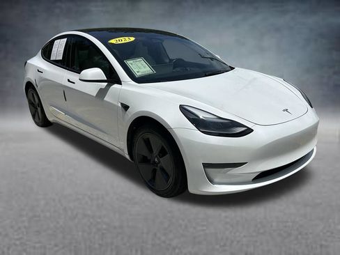 Used 2023 Tesla Model 3 Standard Range RWD image 3