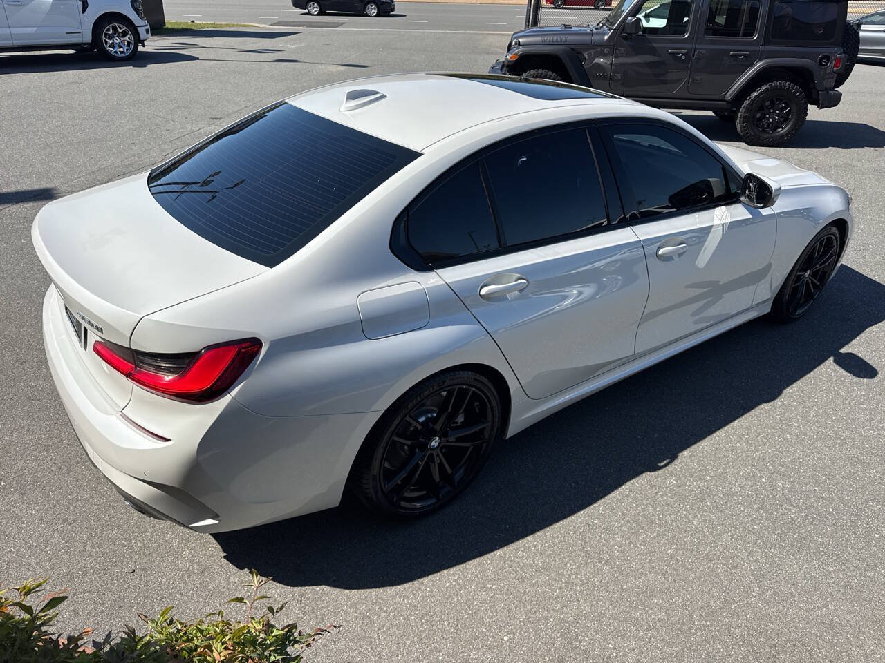 Used 2020 BMW 330i Sedan w/ M Sport Package RWD image 11