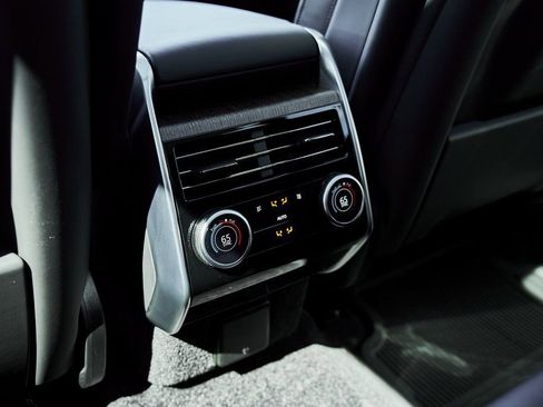 Used 2024 Land Rover Range Rover SE image 44