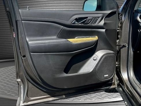 Used 2019 GMC Acadia Denali w/ Technology Package AWD/4WD image 19