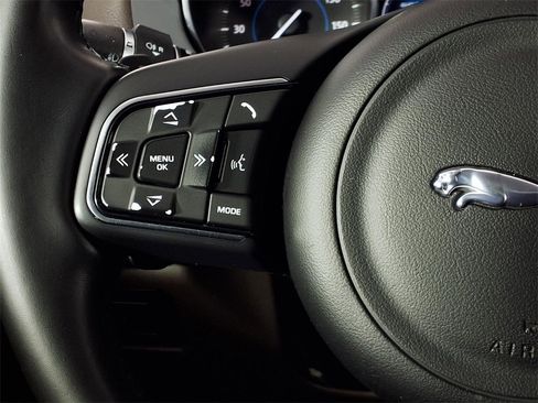 Used 2017 Jaguar F-PACE Prestige image 21