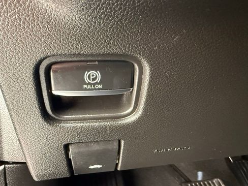 Used 2023 Jeep Grand Cherokee L Laredo image 25