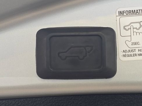 Used 2013 Toyota RAV4 Limited image 17