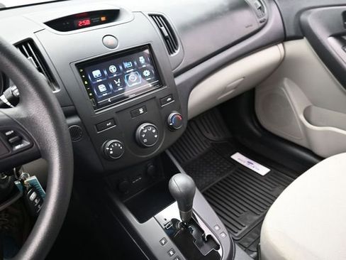 Used 2010 Kia Forte EX image 21