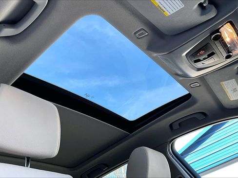 Used 2017 BMW X3 xDrive28i image 13