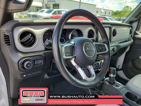 Used 2022 Jeep Wrangler Unlimited Sahara AWD/4WD image 17