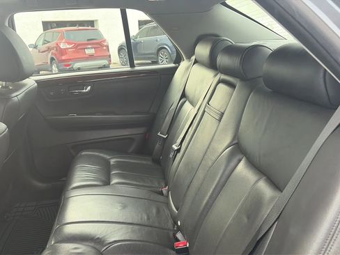 Used 2010 Cadillac DTS Premium image 40