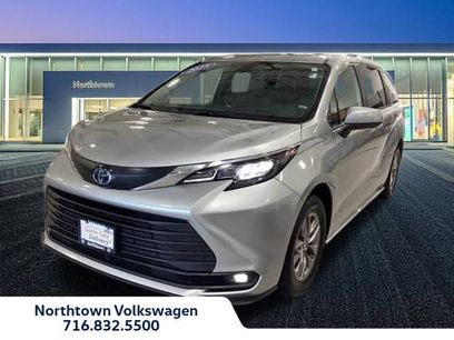Used 2025 Toyota Sienna XLE