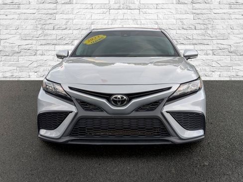 Used 2023 Toyota Camry SE FWD image 3