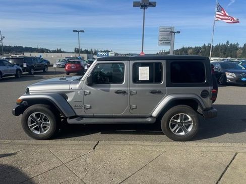Used 2018 Jeep Wrangler Unlimited Sahara image 7