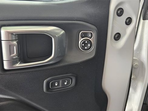 Used 2024 Jeep Gladiator Rubicon image 13