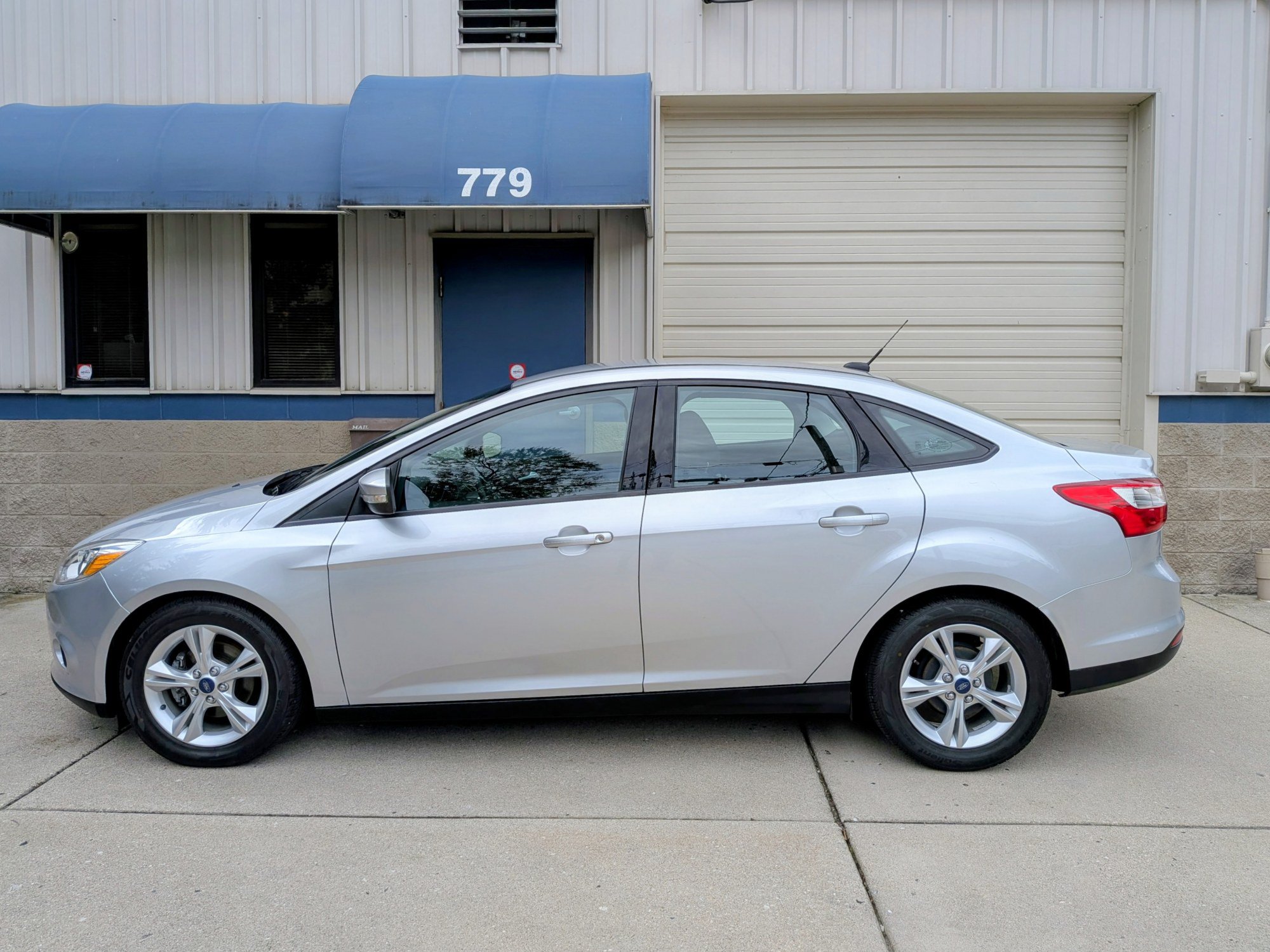 Used 2014 Ford Focus SE FWD image 2
