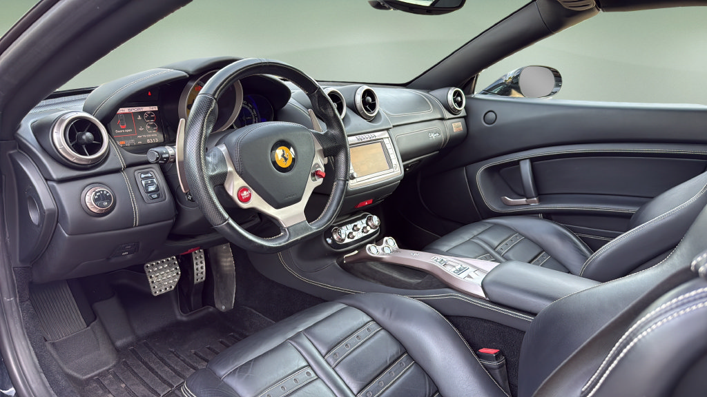 Used 2012 Ferrari California RWD image 60