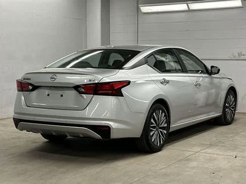 Used 2024 Nissan Altima 2.5 SV FWD image 28