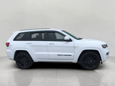 Used 2018 Jeep Grand Cherokee Altitude image 4