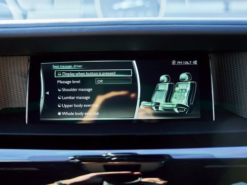 Used 2024 Rolls-Royce Phantom Sedan image 93