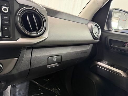 Used 2019 Toyota Tacoma SR5 AWD/4WD image 24