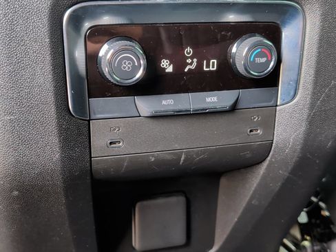 Used 2025 Chevrolet Tahoe Z71 AWD/4WD image 32