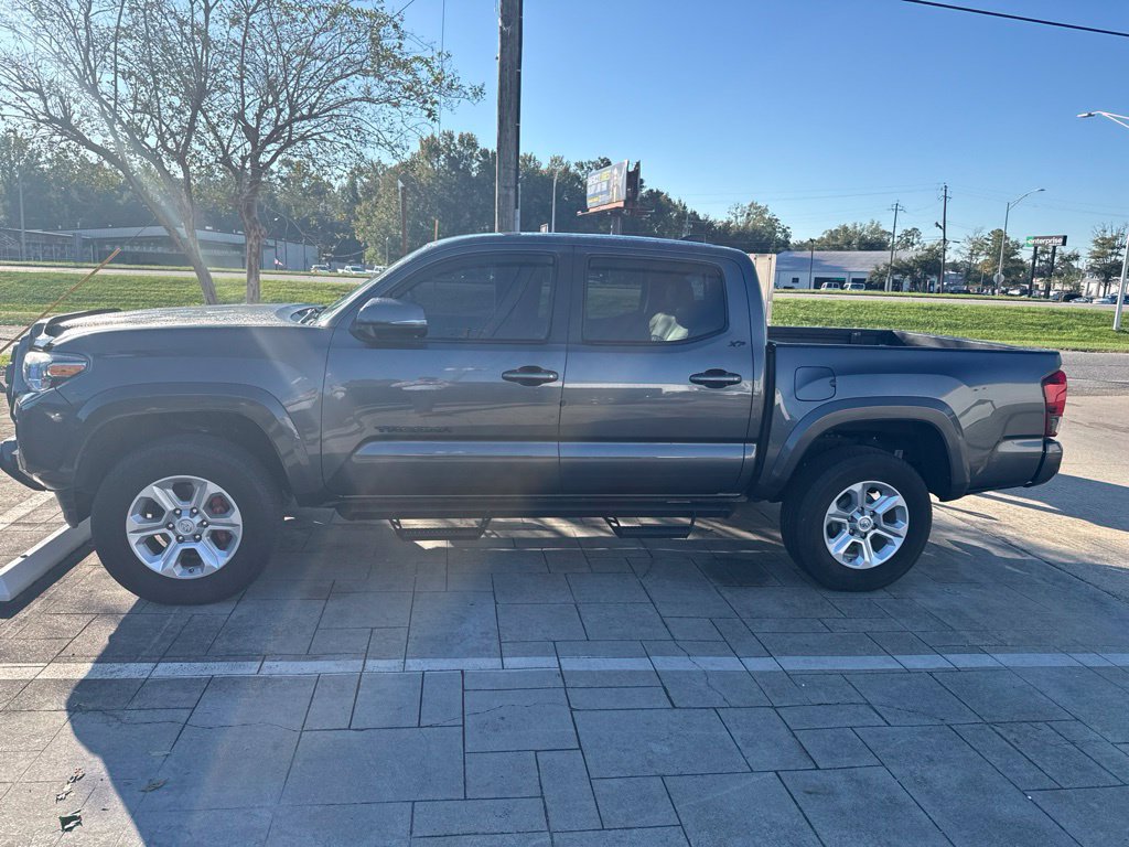 Used 2022 Toyota Tacoma SR5 w/ Technology Package RWD image 3