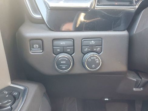 Used 2025 Chevrolet Silverado 1500 LT image 26