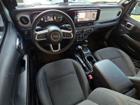 Used 2024 Jeep Wrangler Unlimited Sahara image 7