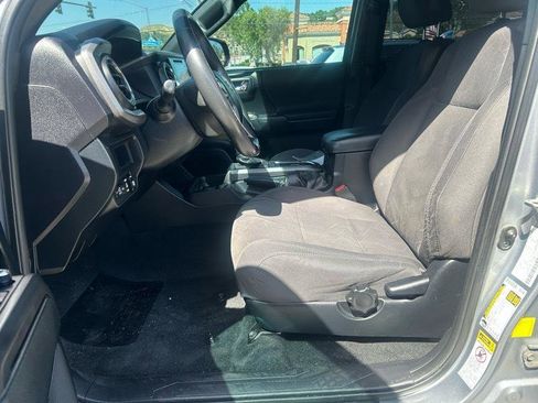 Used 2017 Toyota Tacoma TRD Sport w/ Tow Package image 6