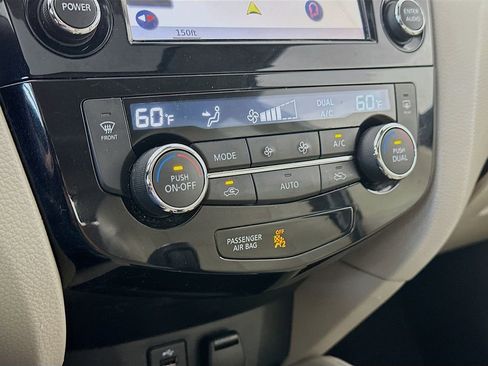 Used 2018 Nissan Rogue Sport SL w/ SL Premium Package FWD image 18