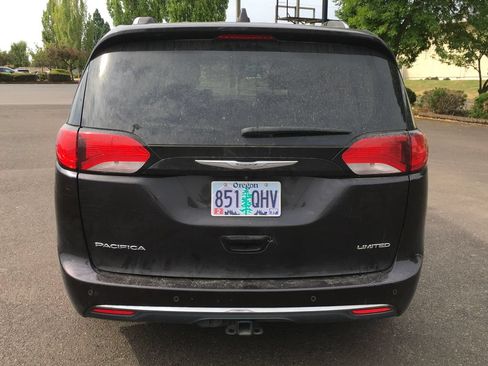Used 2017 Chrysler Pacifica Limited FWD image 5
