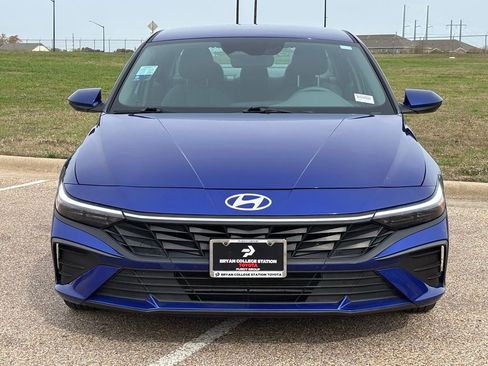 Used 2024 Hyundai Elantra SEL image 3