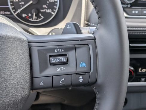 Used 2025 Nissan Rogue SV FWD image 24