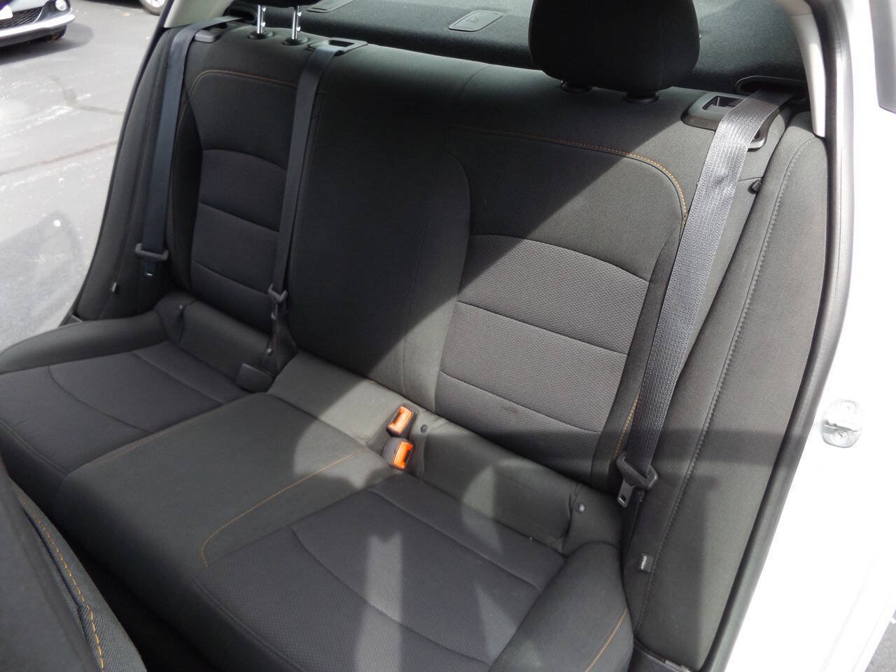 Used 2017 Chevrolet Cruze LS FWD image 15