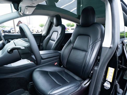 Used 2021 Tesla Model Y Long Range AWD/4WD image 30