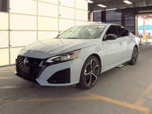 Used 2024 Nissan Altima 2.5 SR w/ SR Premium Package FWD image 1