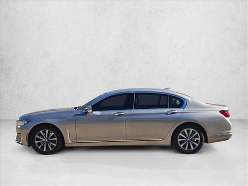 Used 2021 BMW 740i 740i w/ Premium Package image 9