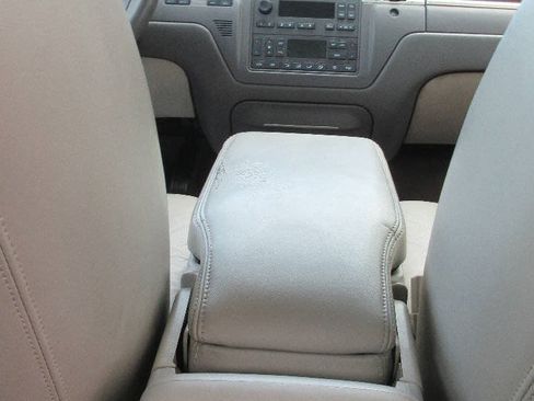 Used 2007 Lincoln Town Car Signature RWD image 28