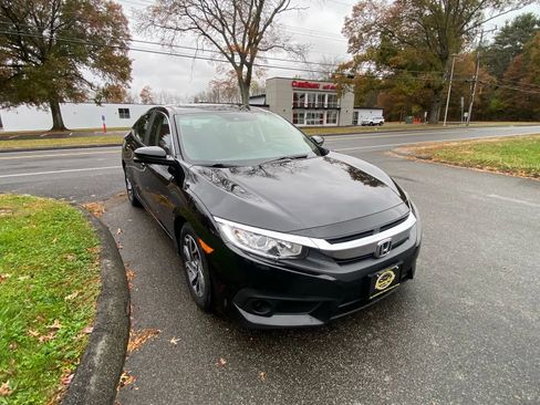 Used 2018 Honda Civic EX image 7