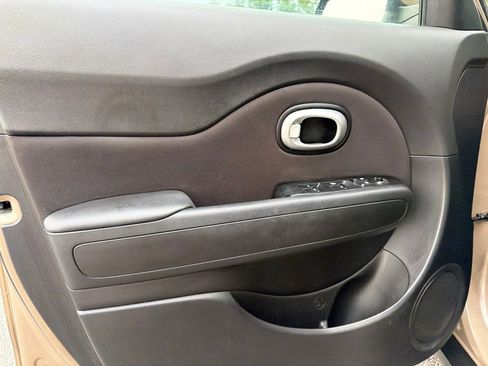 Used 2016 Kia Soul FWD image 15