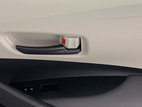 Used 2022 Toyota Corolla LE FWD image 31