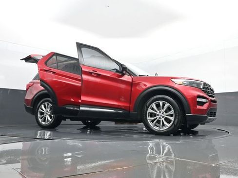 Used 2020 Ford Explorer XLT w/ Equipment Group 202A AWD/4WD image 35