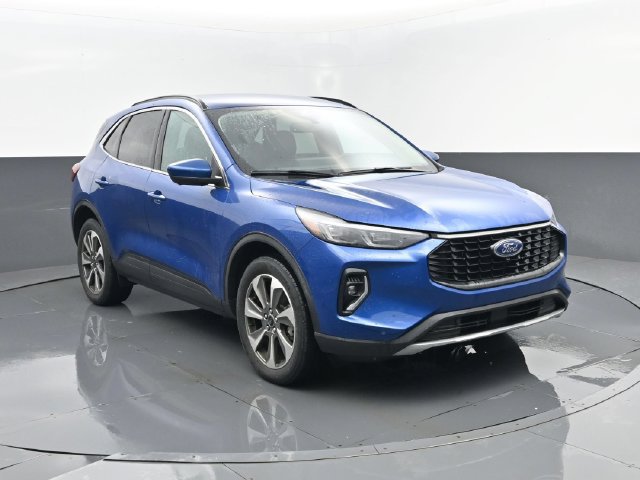 Used 2023 Ford Escape Platinum AWD/4WD image 3