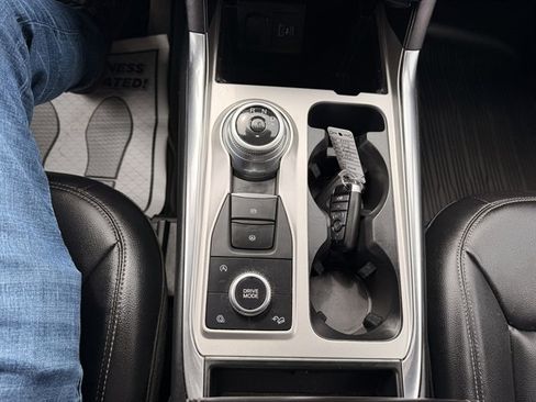 Used 2020 Ford Explorer XLT w/ Equipment Group 202A AWD/4WD image 16