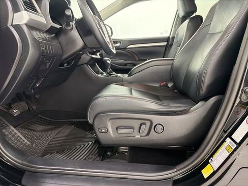 Used 2016 Toyota Highlander XLE AWD/4WD image 14