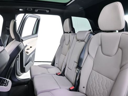 Used 2025 Volvo XC90 B5 Plus image 21