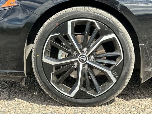 Used 2024 Nissan Altima 2.5 SR FWD image 34